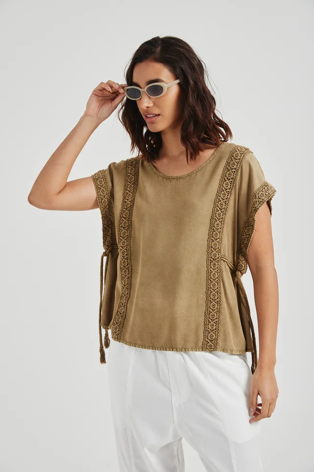 CI2629 - REMERA DAFNE