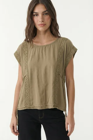 CI2629 - REMERA DAFNE - Vista 4