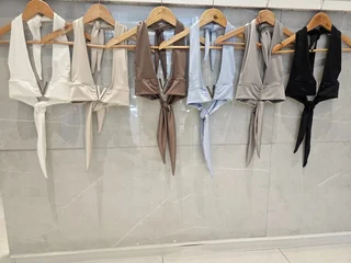 Top V c/Lazo - Vista 6