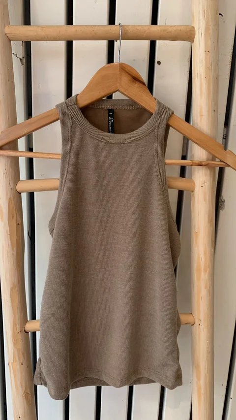 musculosa noah