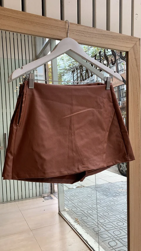 short pollera zara engomada