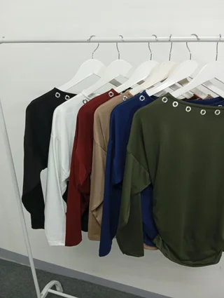 Remera Charini - Vista 3